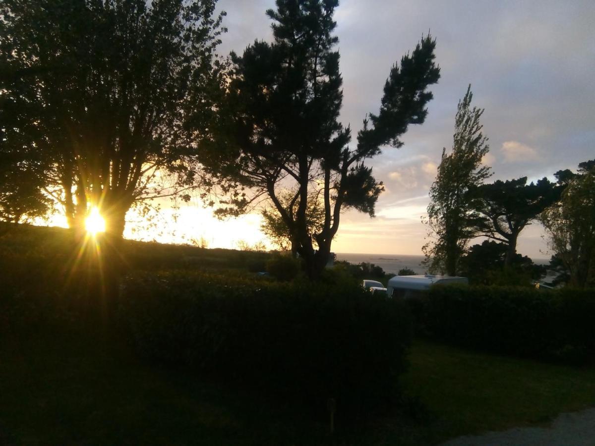 Les Hortensias Grande Tente Familiale Deux Chambres Et Sejour Vue Mer Sur Camping Nature Plestin-les-Grèves Zewnętrze zdjęcie